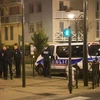Cảnh sát Pháp làm nhiệm vụ trong chiến dịch chống khủng bố ở Argenteuil. (Nguồn: AFP/TTXVN)