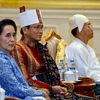 Bà Aung San Suu Kyi (trái) tại cuộc họp ở Nay Pyi Taw. (Nguồn: THX/TTXVN)