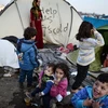 Người tị nạn ở trong những khu lều tạm tại Idomeni, biên giới Hy Lạp-Macedonia. (Nguồn: AFP/TTXVN)