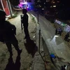 Cảnh sát và binh sỹ Mexico điều tra tại hiện trường một vụ tấn công ở Acapulco, bang Guerrero. (Nguồn: AFP/TTXVN)