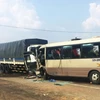 Xe khách tông trực diện xe tải, hơn 20 người thương vong