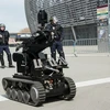 Robot rà phá bom tham gia diễn tập chống khủng bố tại sân vận động Pierre Mauroy ở Lille, miền Bắc Pháp, nhằm bảo đảm an ninh cho EURO 2016. (Nguồn: AFP/TTXVN)