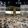 Các tín đồ Hồi giáo tại Nhà thờ Lớn ở thánh địa Mecca. (Nguồn: AFP/TTXVN)