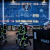Lực lượng cảnh sát và phòng cháy chữa cháy tham gia buổi diễn tập tăng cường an ninh trước thềm chung kết Euro 2016. (Nguồn: AFP/TTXVN)