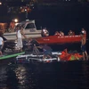 Các lực lượng cứu nạn đang nỗ lực tìm kiếm cứu người bị nạn trong tàu bị chìm trên sông Hàn. (Ảnh: Trần Lê Lâm/TTXVN)
