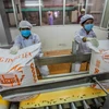 Sản phẩm đường tinh luyện (RE) của Công ty trách nhiệm hữu hạn Công nghiệp KCP Việt Nam đang được đóng bao bì. (Ảnh: Trọng Đạt/TTXVN)