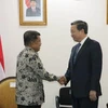 Bộ trưởng Tô Lâm chào xã giao Phó Tổng thống Cộng hòa Indonesia Jusuf Kalla. (Ảnh: Đỗ Quyên/Vietnam+)