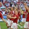 Các cầu thủ đội Hungary ăn mừng sau trận hòa Bồ Đào Nha 3-3. (Nguồn: EPA/TTXVN)