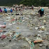 Rác tràn ngập bờ biển Hong Kong. (Nguồn: shanghaiist.com)