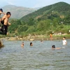 Hà Nội: Rủ nhau đá bóng rồi tắm sông, 2 học sinh đuối nước