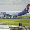 Máy bay Hawaiian Airlines hạ cánh khẩn cấp xuống sân bay Haneda. (Nguồn: AP)
