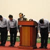Chủ tịch Hội đồng quản trị Formosa Hà Tĩnh Trần Nguyên Thành và các thành viên công ty đọc lời thừa nhận trách nhiệm gây ra sự cố môi trường biển tại 4 tỉnh miền Trung. (Nguồn: TTXVN)