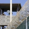 Binh sỹ gác tại nhà tù Guantanamo trên vịnh Guantanamo, Cuba. (Nguồn: AFP/TTXVN)