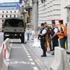 Cảnh sát Bỉ gác bên ngoài văn phòng Thủ tướng ở Brussels. (Nguồn: AFP/TTXVN)