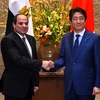 Tổng thống Ai Cập Abdel Fatah al-Sisi và Thủ tướng Nhật Bản Shinzo Abe trong cuộc gặp tại Tokyo tháng 2/2016. (Nguồn: ahram.org.eg)