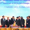 Thủ tướng Nguyễn Xuân Phúc và các trưởng đoàn thực hiện nghi thức tại lễ Kỷ niệm 25 năm quan hệ Đối thoại ASEAN-Trung Quốc. (Ảnh: Thống Nhất/TTXVN)