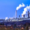 Khí thải từ các nhà máy công nghiệp. (Nguồn: euractiv.com)