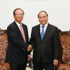 Thủ tướng Nguyễn Xuân Phúc tiếp Bộ trưởng Bưu chính viễn thông Campuchia Tram Iv Tek. (Ảnh: Thống Nhất/TTXVN)