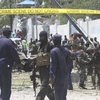 Nhân viên an ninh Somalia điều tra tại hiện trường một vụ đánh bom. (Nguồn: EPA/TTXVN)
