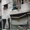Cảnh đổ nát sau một cuộc không kích nhằm vào khu vực Karm al-Jabal do phiến quân kiểm soát tại Aleppo, Syria ngày 18/9. (Nguồn: AFP/TTXVN)