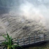 Nước dâng cao tại đập Jhihtan do bão Megi tại Đài Loan. (Nguồn: AFP/TTXVN)