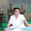 Nhà lãnh đạo Triều Tiên Kim Jong-un thị sát cuộc huấn luyện phóng tên lửa đạn đạo tại đơn vị pháo binh Hwasong. (Nguồn: Yonhap/TTXVN)