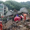 Lực lượng cứu hộ nỗ lực tìm kiếm nạn nhân vụ lở đất ở làng Sucun, huyện Toại Xương, Chiết Giang, Trung Quốc. (Nguồn: AFP/TTXVN)