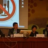 Trợ lý Bộ trưởng Ngoại giao Dương Chí Dũng (thứ hai từ trái) phát biểu tại một buổi tọa đàm. (Ảnh : Hoàng Hoa/TTXVN)