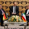 Phó Thủ tướng Đức Sigmar Gabriel (trái) trong cuộc gặp Bộ trưởng Kinh tế Iran Ali Tayebnia. (Nguồn: AFP/TTXVN)