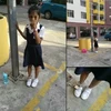 Bé gái 8 tuổi bị mẹ xích vào cột sân chơi vì không chịu đến trường. (Nguồn: Nst.com.my)