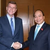 Thủ tướng Nguyễn Xuân Phúc tiếp ông Stephen Groff, Phó Chủ tịch ADB. (Ảnh: Thống Nhất/TTXVN)
