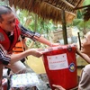 Trung ương Hội chữ thập đỏ Việt Nam hỗ trợ khẩn cấp vùng lũ Hà Tĩnh. (Ảnh: Hoàng Ngà/TTXVN)