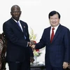 Phó Thủ tướng Trịnh Đình Dũng tiếp Giám đốc Quốc gia Ngân hàng thế giới tại Việt Nam Ousmane Dione. (Ảnh: An Đăng/TTXVN) 