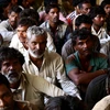 Ngư dân Ấn Độ bị bắt giữ tại sở cảnh sát ở thành phố cảng Karachi, miền Nam Pakistan ngày 31/3. (Nguồn: THX/TTXVN)