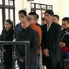 Bị cáo Nguyễn Ngọc Minh và các đồng phạm tại phiên xét xử phúc thẩm sáng ngày 25/11. (Ảnh: Thái Hùng/TTXVN)