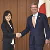 Bộ trưởng Quốc phòng Nhật Bản Tomomi Inada và người đồng cấp Mỹ Ashton Carter. (Nguồn: AP) 