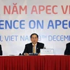 Thứ trưởng Ngoại giao, Chủ tịch SOM APEC Việt Nam 2017 Bùi Thanh Sơn (giữa). (Ảnh: Phạm Kiên/TTXVN)
