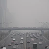 Khói mù bao phủ thủ đô Bắc Kinh. (Nguồn: AFP/TTXVN)