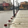 Mực nước trên sông Hương dao động ở mức 2,29m trên báo động 2 là 0,29m. (Ảnh: Quốc Việt/TTXVN)