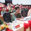 Trung tướng Nguyễn Văn Sơn (ngồi giữa) và các đại biểu dự Hội nghị. (Ảnh: Văn Sơn/TTXVN)