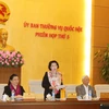 Chủ tịch quốc hội Nguyễn Thị Kim Ngân chủ trì và phát biểu bế mạc Phiên họp thứ 5 của Ủy ban Thường vụ Quốc hội khóa XIV. (Ảnh: Trọng Đức/TTXVN)