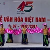 Các tiết mục múa truyền thống do các thành viên Hội Hữu nghị Việt-Ấn biểu diễn chào mừng Tuần lễ văn hóa Việt Nam-Ấn Độ. (Ảnh: Thế Anh/TTXVN)