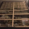 Gần 20 triệu USD được giấu trong khung giường. (Nguồn: bostonglobe.com)