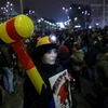 Người dân Romania biểu tình phản đối sắc lệnh ân xá cho những chính trị gia tham nhũng. (Nguồn: Reuters)