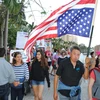 Biểu tình phản đối sắc lệnh của Tổng thống Trump ở West Palm Beach, Florida, Mỹ. (Nguồn: AFP/TTXVN)