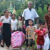 Người dân sơ tán khỏi Rakhine sau vụ tấn công tại Maungdaw, Myanmar. (Nguồn: AFP/TTXVN)