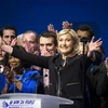 Ứng cử viên Marine Le Pen (giữa) phát biểu khởi động chiến dịch tranh cử ở Lyon. (Nguồn: EPA/TTXVN)