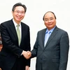 Thủ tướng Nguyễn Xuân Phúc tiếp ông Takashi Oyamada, Tổng giám đốc Ngân hàng BTMU. (Ảnh: Thống Nhất/TTXVN)