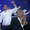Tổng thống Rafael Correa (trái) và ứng cử viên Lenin Moreno (phải) trước khi công bố kết quả sơ bộ cuộc bầu cử ở Quito, Ecuador. (Nguồn: AFP/TTXVN)