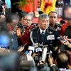 Cảnh sát trưởng Malaysia Khalid Abu Bakar trả lười phỏng vấn báo chí. (Nguồn: AP)